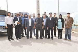 صاحب مزرعة شيركده حاج جواد كاركر ونجله في لقطة مع الوفد الاعلامي الكويتي