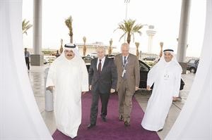 عبدالسلام البحر والسفير التركي وجورج كوبر يتجهون لتدشين الخط الجديد
