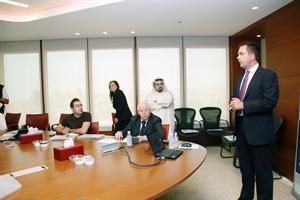 فيليب تشيرشيل متحدثا عن العقار البريطاني خلال المؤتمر الصحافي لـ غيتهاوس فريال حماد
