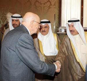 الرئيس الايطالي مرحبا باحمد الهارون ويبدو الشيخ احمد الفهد ومصطفى الشمالي﻿