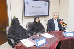 دقاسم صالح ودنائلة الدبوس خلال المؤتمر الصحافي