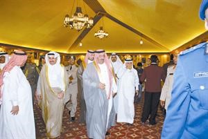صاحب السمو الملكي الامير خالد بن سلطان والشيخ حمد جابر العلي خلال الزيارة الى سفارة المملكة