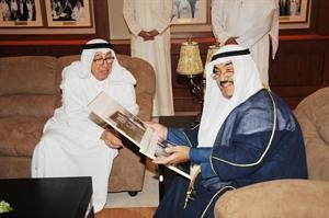 برجس البرجس يقدم شرحا لرئيس الوزراء عن مشروع مدينة الشيخ جابر الاحمد