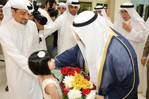 استقبال الشيخ ناصر المحمد بالورود
