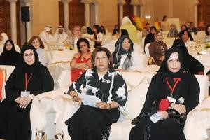 الشيخة اوراد الجابر ودموضي الحمود والاميرة سميرة الفيصل متين غوزال
