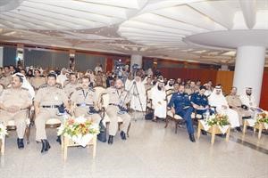 اللواء الشيخ احمد النواف وعدد من كبار الضباط يتابعون جلسات الندوة
