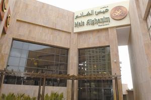 ميس الغانم يستقبل ضيوفه في فرعه الجديد بمجمع سبونز في المهبولة
