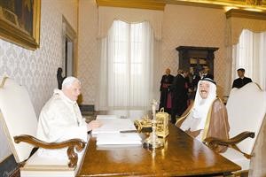 صاحب السمو الامير خلال مباحثات مع البابا بنديكتوس السادس عشر