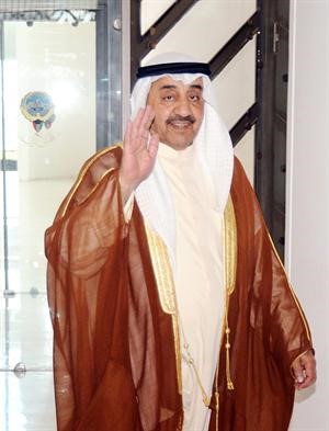 رئيس مجلس الامة جاسم الخرافي اثناء دخوله المجلس امسمتين غوزال