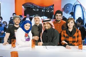مروان مع فريق عمل سوالفنا حلوة ومعهم الفنان خالد البريكي في حلقة سابقة﻿