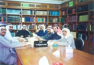 احدى اللجان تجتمع في مكتبة مسجد القطان﻿