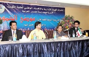 دموضي الحمود وناصر العتيبي والاعلامي بركات الوقيان خلال الندوة