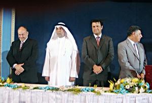 مناجي العبدالهادي والمستشار عمر الكندري خلال الحفل
﻿