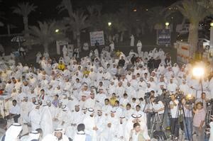 جمع من النواب يتقدمون الحشود المحتجة في ساحة الارادة على قانون الخصخصة﻿﻿محمد ماهر﻿