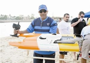 ناصر الفودري مع قارب المشروعات السياحية
﻿