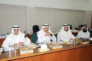 خالد السلطان ود يوسف الزلزلة وعبدالرحمن العنجري واحمد السعدون في اجتماع اللجنة المالية امس متين غوزال