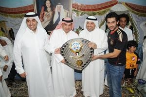 وليد الانصاري يتوسط الفهد والحساوي﻿