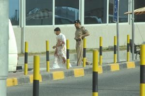 الشاب الذي نقل الطفل القتيل الى المستشفى لدى الاستماع الى افادته﻿