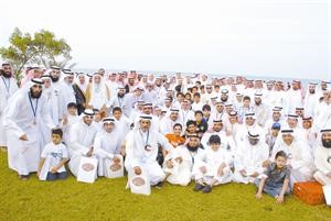 لقطة تذكارية للمشاركين في ملتقى عائلة الانصاري الثالث﻿