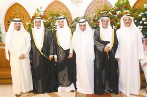 المعرس متوسطا والده واعمامه فهد وفارس وناصر ويحيى البراك
