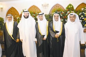 دفيصل المسلم مهنئا
انور الكندري
