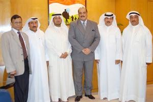 السفير الهندي ومستشاره يتوسطان وفد اتحاد المزارعين﻿