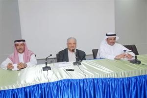 دطارق فخر الدين ودابراهيم الشريفي ودمرزوق العتيبي خلال اللقاء﻿