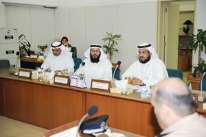فلاح الصواغ ومحمد هايف خلال اجتماع لجنة الظواهر السلبية﻿