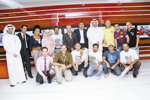 عبدالعزيز اشكناني وخالد خاسكية يتوسطان فريق عمل الوطنية 