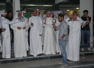 مسلم البراك متحدثا خلال اعتصام طلبة الجامعة المفتوحة