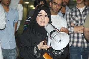 منيرة المسباح تلقي كلمتها