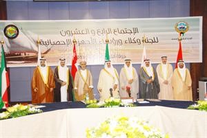 رؤساء ووكلاء الاجهزة الاحصائية في دول التعاون في صورة تذكارية قبل بدء الاجتماع
