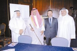 توفيق الجراح وحسان بايرلي في استقبال الشيخ طلال الخالد ود احمد باقر﻿