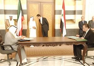 الشيخ احمد الفهد يوقع احدى الاتفاقيات مع عبدالله الدردري ﻿