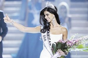 الملكة الساحرة ريما الفقيه بعد تتويجها