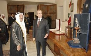 صاحب السمو والرئيس اللبناني قبيل تبادل الاوسمة﻿