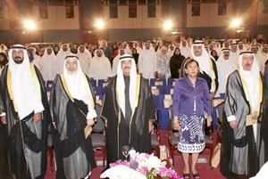 سمو رئيس الوزراء الشيخ ناصر المحمد ودمحمد البصيري ودمحمد العفاسي واحمد الهارون ودموضي الحمود في مقدمة الحضور﻿