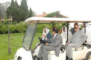 جولة لصاحب السمو الامير مع ناصر الخرافي والشيخ مشعل الاحمد ومحمد العدساني والشيخ خالد العبدالله﻿