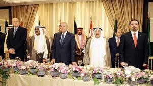 صاحب السمو الامير الشيخ صباح الاحمد خلال مادبة الغداء التي اقامها رئيس مجلس النواب اللبناني نبيه بري على شرف سموه بحضور رئيس الوزراء اللبناني سعد الحريري والشيخ مشعل الاحمد والشيخ دمحمد الصباح ورئيس الوزراء اللبناني الاسبق نجيب ميقاتي محمود الطويل