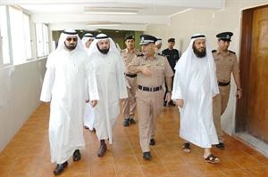 وفد لجنة حقوق الانسان البرلمانية في طريقه للقاء الكاتب محمد عبدالقادر الجاسم في السجن المركزي﻿