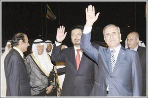 الرئيسان سليمان والحريري يودعان صاحب السمو ويبدو ناصر الخرافي والسفير احمد فهد الفهد ود عبدالله المعتوق﻿