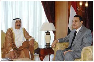 صاحب السمو الامير الشيخ صباح الاحمد خلال مباحثاته مع الرئيس المصري حسني مبارك﻿
