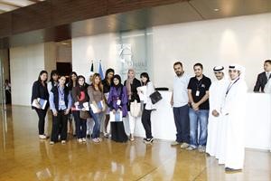 طلاب وطالبات جامعة الخليج خلال زيارتهم لـ جلوبل
﻿