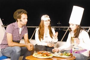 السندريلا حليمة بولند مع فاطمة العبدالله وعبدالله الحمادي في مطبخ خمسة نجوم﻿