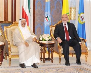 صاحب السمو الامير الشيخ صباح الاحمد مستقبلا داياد السامرائي﻿
