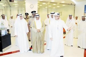  ويتابعان شرح مميزات الفرع الجديد والمنتجات الجديدة التي يتميز بها
