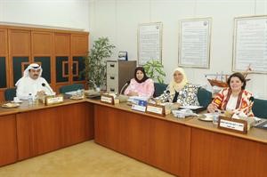 د اسيل العوضي ود معصومة المبارك ود سلوى الجسار وعلي الراشد خلال اجتماع اللجنة ﻿