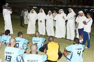 الشيخ طلال الفهد يتحدث الى لاعبي المنتخب الاولمبي﻿