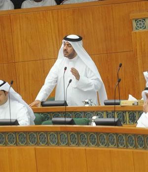 علي الدقباسي متحدثا