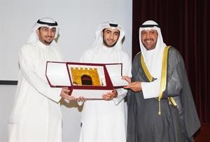 عمار الكندري مكرما الشيخ احمد الفهد